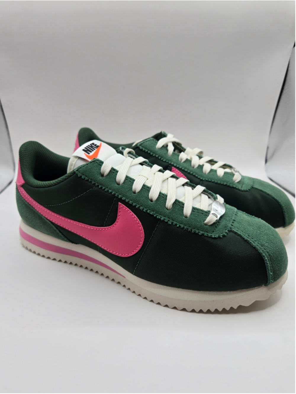Women's Nike Cortez Sneakers Size 6 Green and Pink